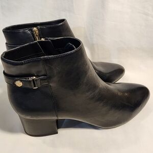ANNE KLEIN Womens Black Strap Accent Studded Hilda Almond Toe Block Heel Sz 10